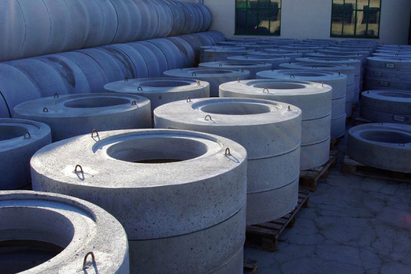 Kanalizační šachty a studny