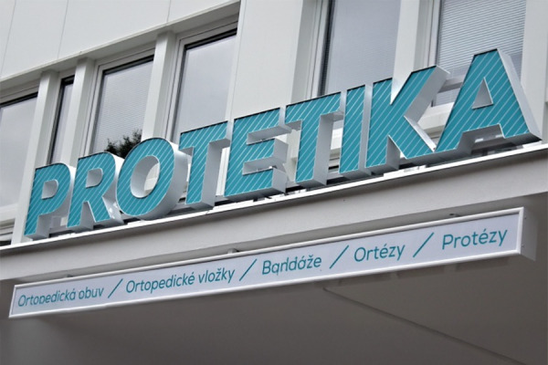 Světelné nápisy, loga a světelné panely