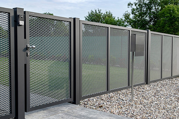 Oplocení z tahokovu