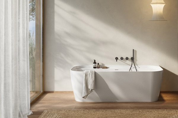 Designové vany pro instalaci na stěnu a do rohu