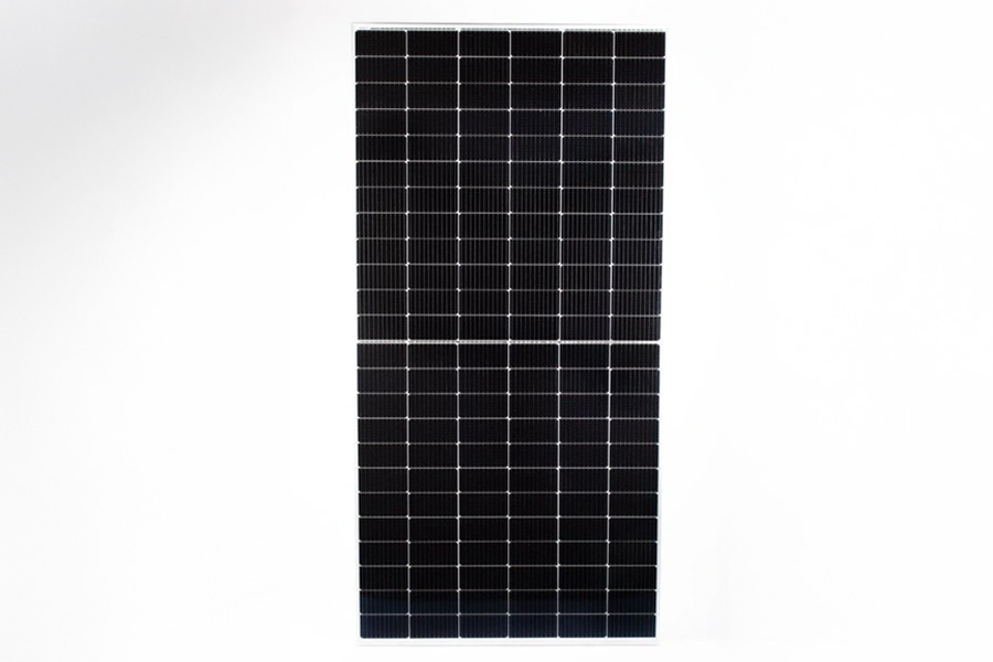 Solární panel 550W se stříbrným rámem