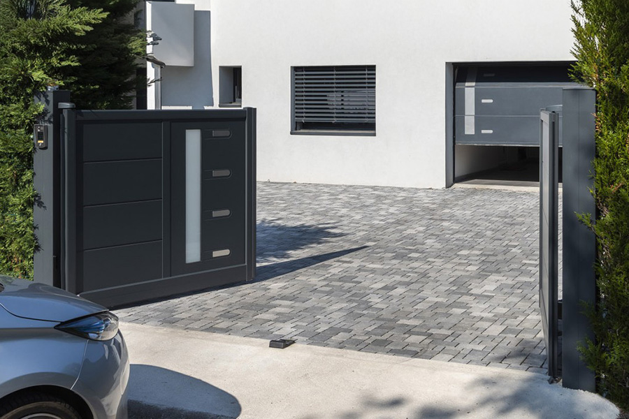 Vrata, brány a zámky dveří